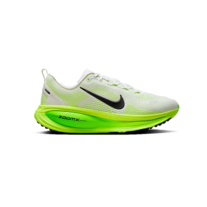 Perfil externo de las Nike Vomero 18, destacando diseño aerodinámico y estructura ligera