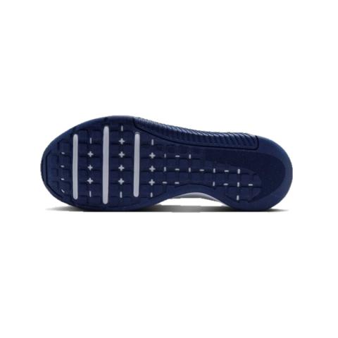 Parte inferior de las Nike MC Trainer 3, con patrón de tracción versátil para movimientos multidireccionales.